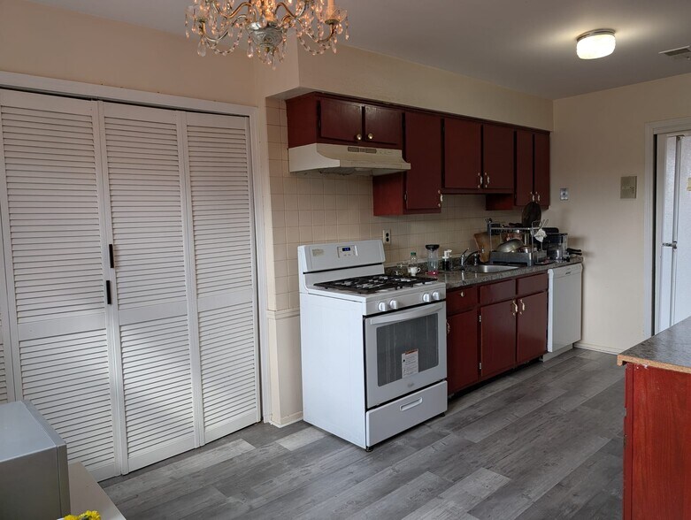 Building Photo - 1535 Raspberry Ct