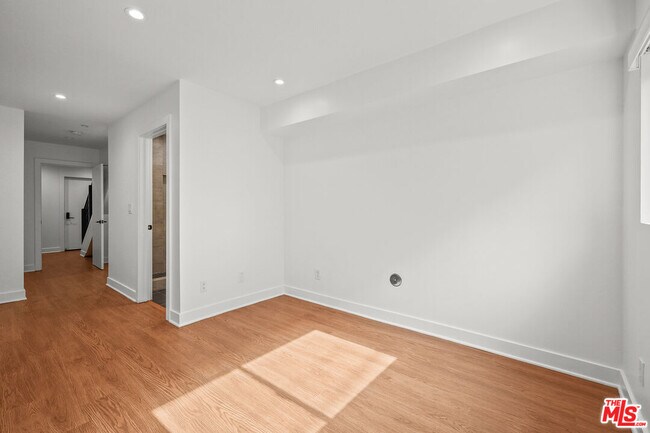 Building Photo - 818 N Hobart Blvd
