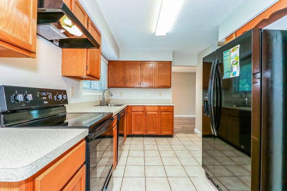 Building Photo - 3645 Fairview Dr