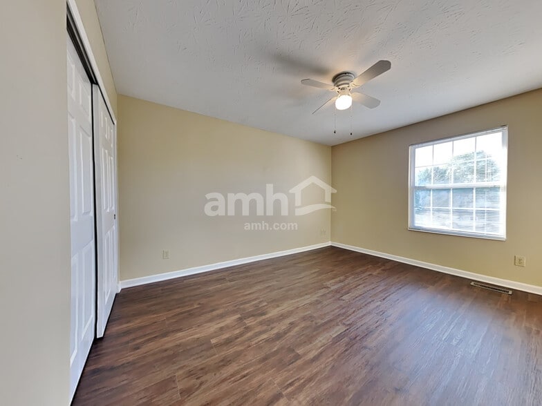 Building Photo - 15 Churchill Manor Ct