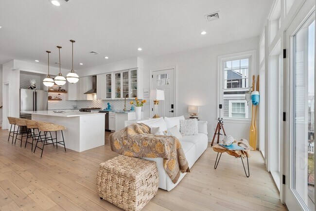 Building Photo - 16 Fosters Point