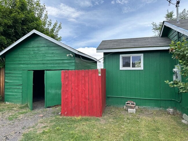 Building Photo - 4831 Frieda Ave