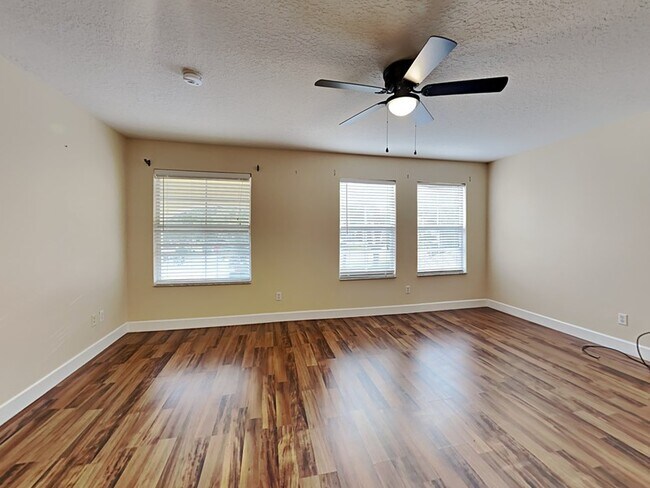 Building Photo - 589 Errol Pkwy
