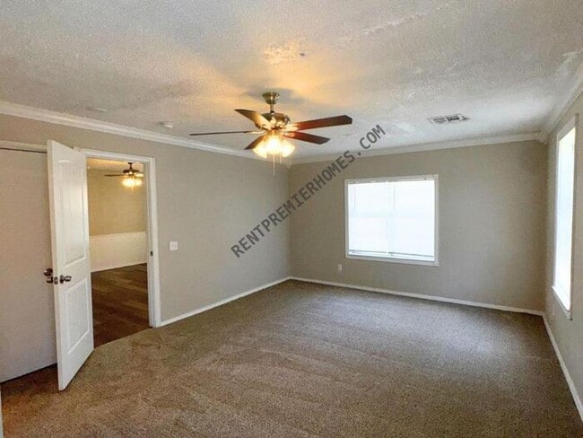 Building Photo - 3041 SW 40th Pl