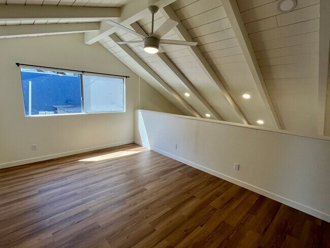 Building Photo - Encinitas Beach Townhome with Yard West of...