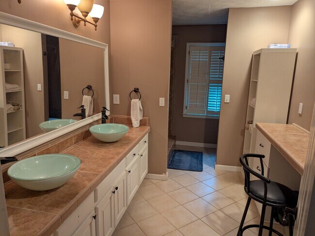 Building Photo - 1116 Santa Fe Station