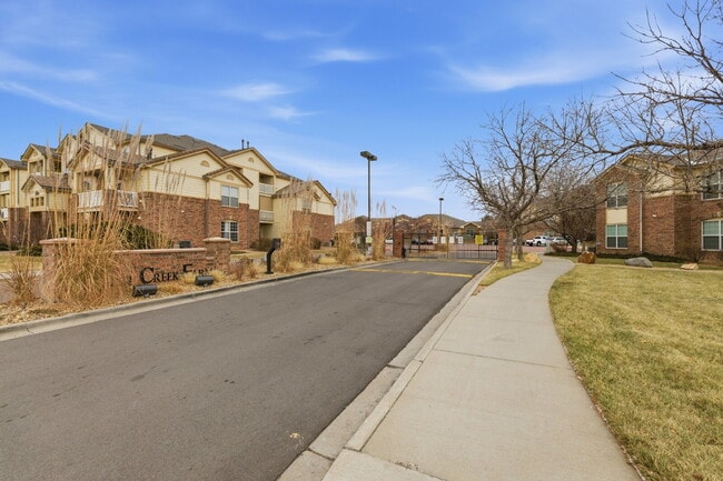 Building Photo - Beautiful 1 Bedroom Condo - Carport, Community and Gym available ASAP!
