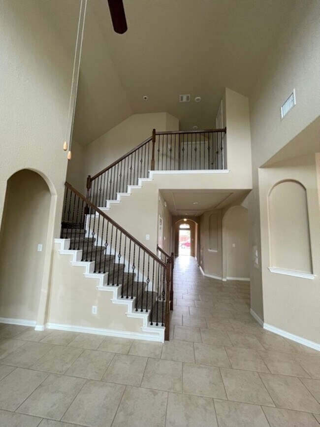 Building Photo - Move-In Ready! Stunning 1.5-Story Home wit...