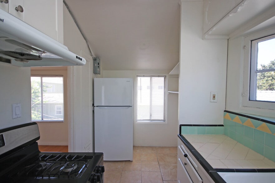 Building Photo - 409 N Monterey St