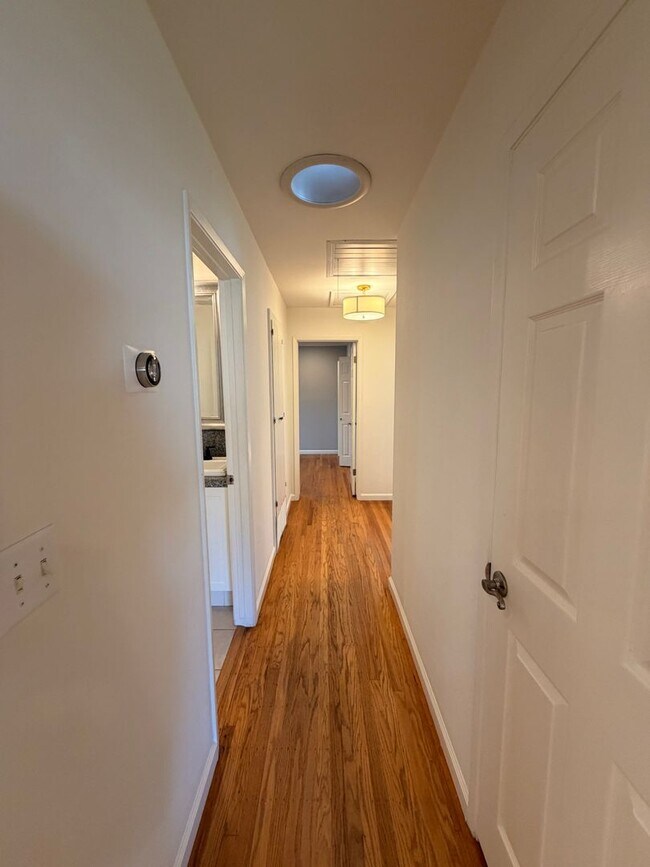 Building Photo - 362 Penn Way