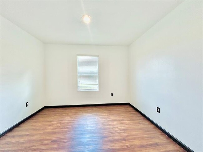 Building Photo - 518 SW Natalie Terrace