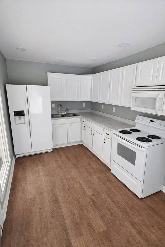 Building Photo - 761 Norway Ave