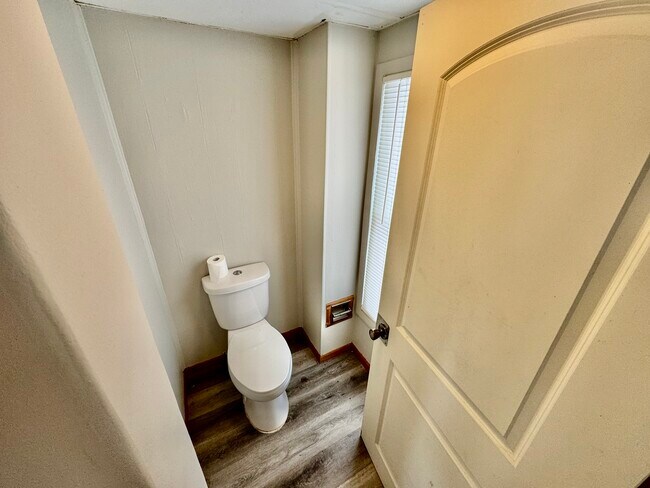 Building Photo - 30556 Lanan Rd