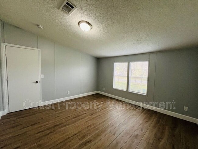 Building Photo - 15710 Bermuda St