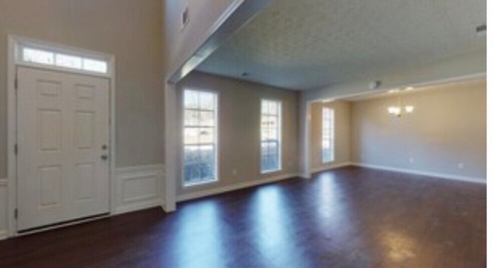 Building Photo - 4084 Pinehurst Valley Dr