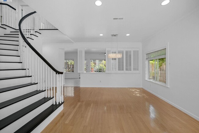 Building Photo - 166 Blackstone Dr