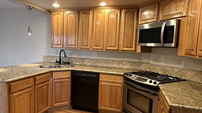 Building Photo - 9731 El Paseo Dr