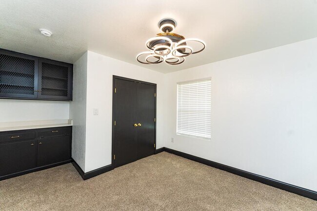 Building Photo - 4209 Redbud Ave