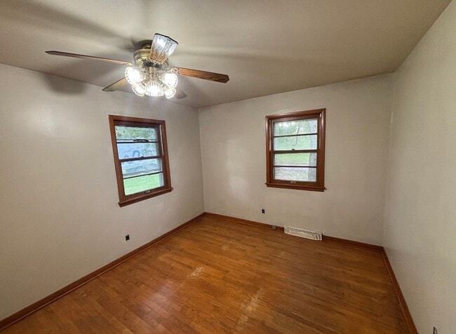 Building Photo - 119 2nd St