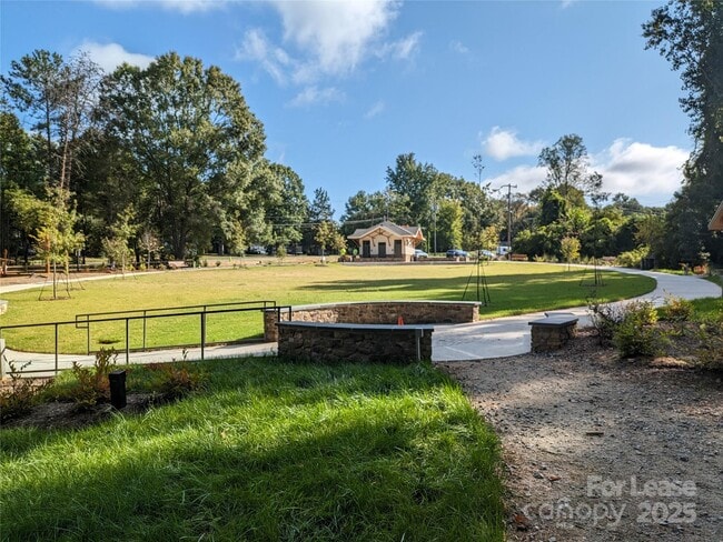 Building Photo - 917 Shearer St