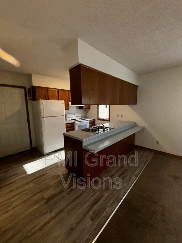 Building Photo - 1103 6th St