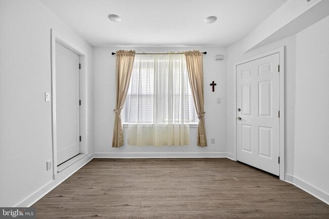 Building Photo - 1650 W Cheltenham Ave