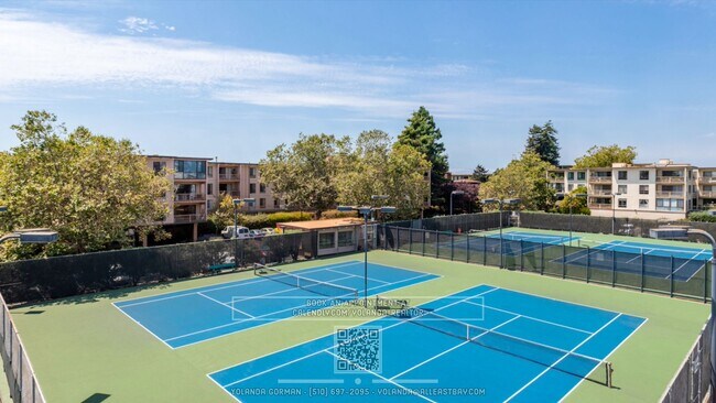 Building Photo - Watergate Garden Condo | 2 Bed, 2 Bath wit...