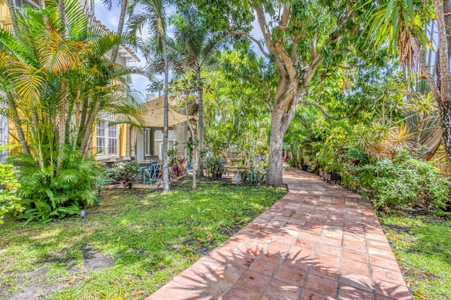 Building Photo - 511 29th St