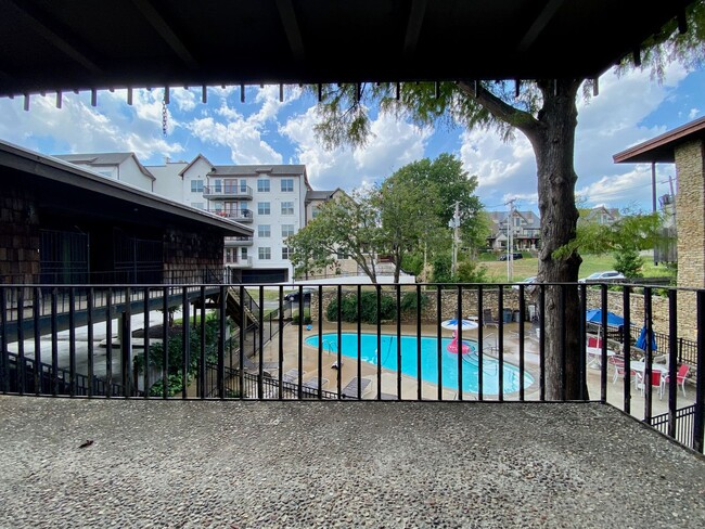 Building Photo - Beautiful Two Bed Two Bath Condo in the Pl...