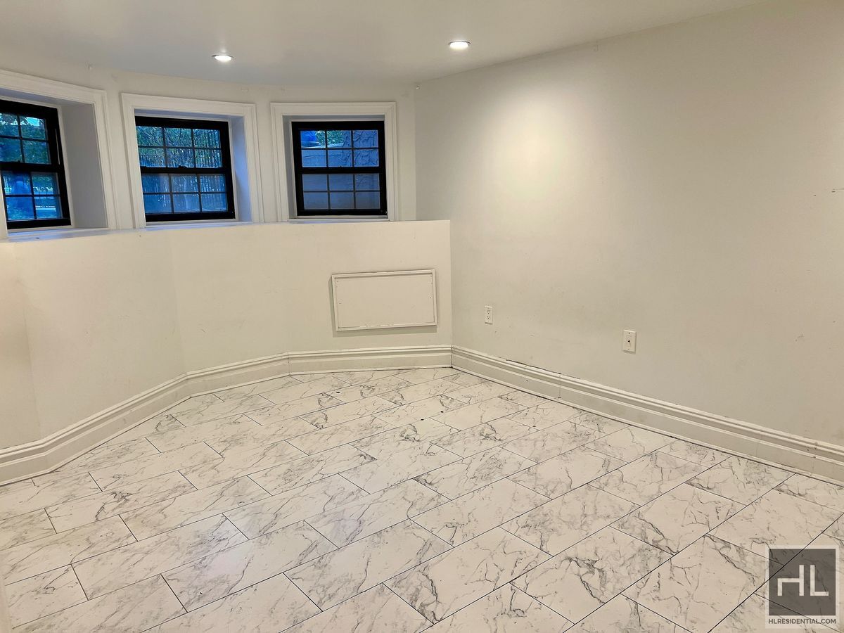 Building Photo - 4BR 3BA Historic Limestone Duplex In Crown...