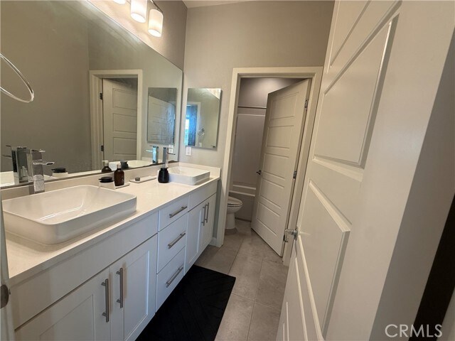 Building Photo - 101 Interval