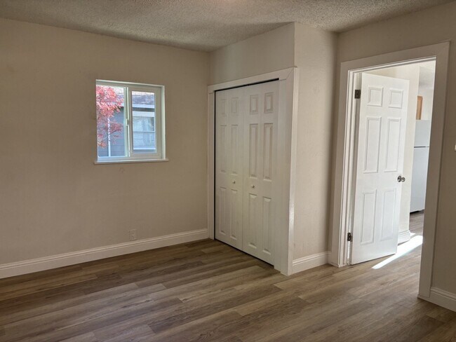 Building Photo - Remodeled 1-bedroom duplex near downtown Placerville.