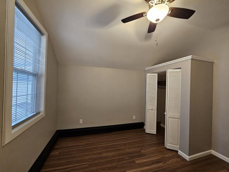 Building Photo - 114 Clinton Street