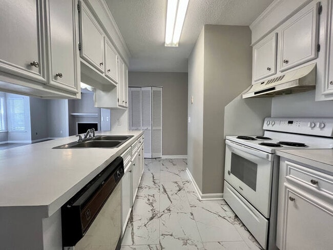 Building Photo - 21A Battery Walk Court