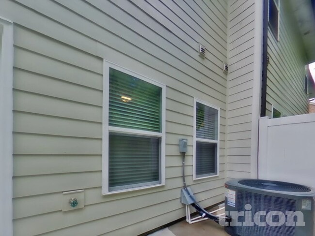 Building Photo - 121 Hickory Sta Ln