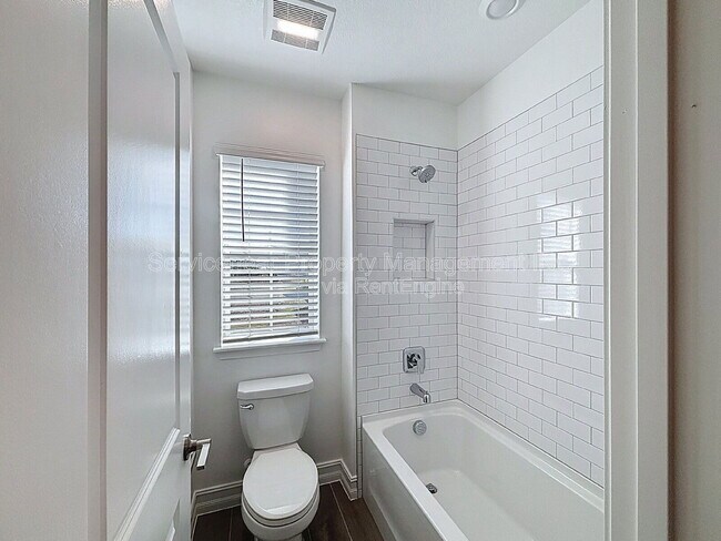 Building Photo - 11807 71st Ave E