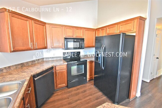 Building Photo - Stunning 3 Bed Sandy Condo! No Deposit Opt...