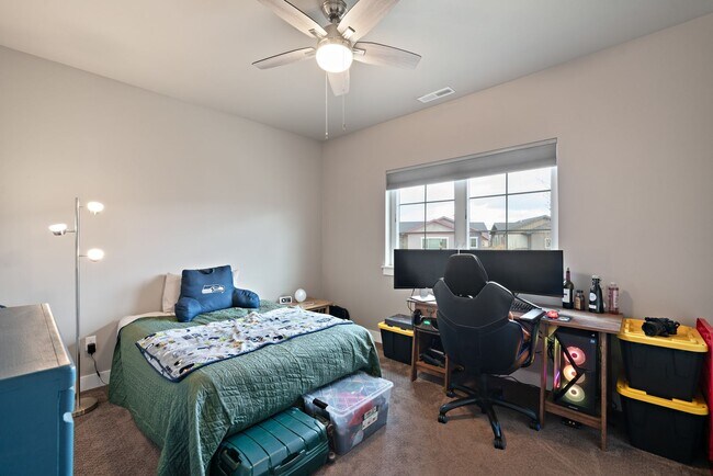 Building Photo - Modern 4-bedroom 3-bathroom Home