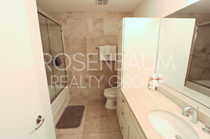 Building Photo - 7137 E Rancho Vista Dr