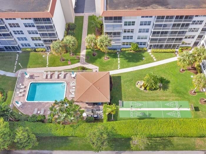 Building Photo - 901 Gardenia Dr