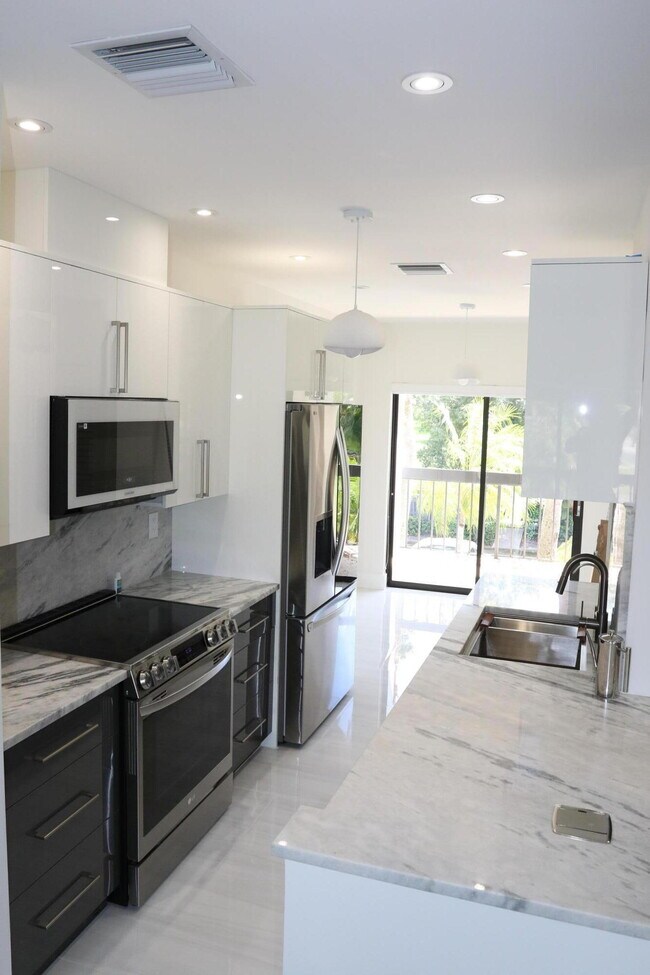 Building Photo - 11311 Pond View Dr
