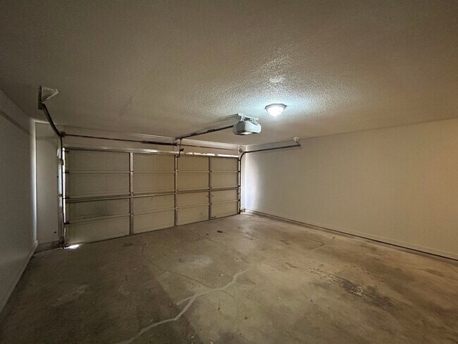 Building Photo - 7610 Bridelwreath Dr