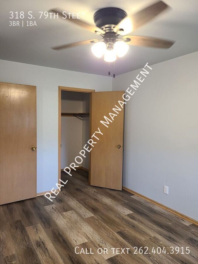 Building Photo - 318 S 79th St