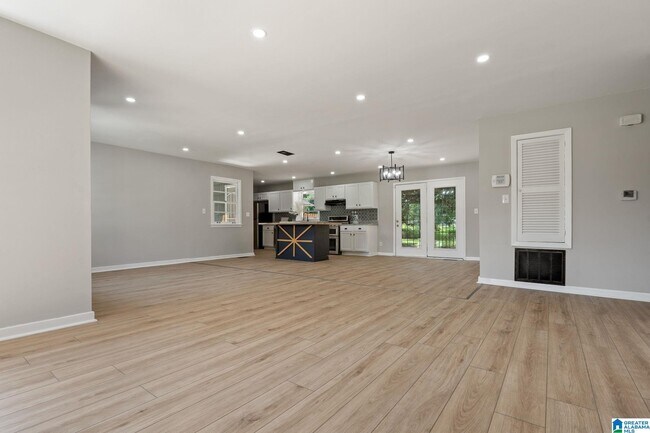 Building Photo - 852 Twin Lake Dr NE