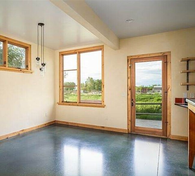Building Photo - Rare beauty and the essence of Bozeman