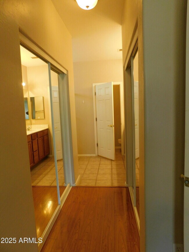 Building Photo - 2656 E Sherri Dr