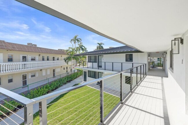 Building Photo - 840 SE 22nd Ave