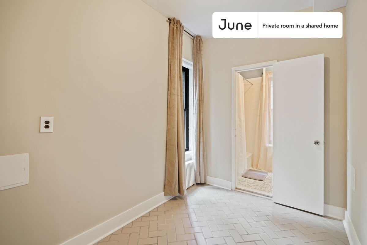 Building Photo - Room in Shared 3 bed/2 bath home in Hell's Kitchen