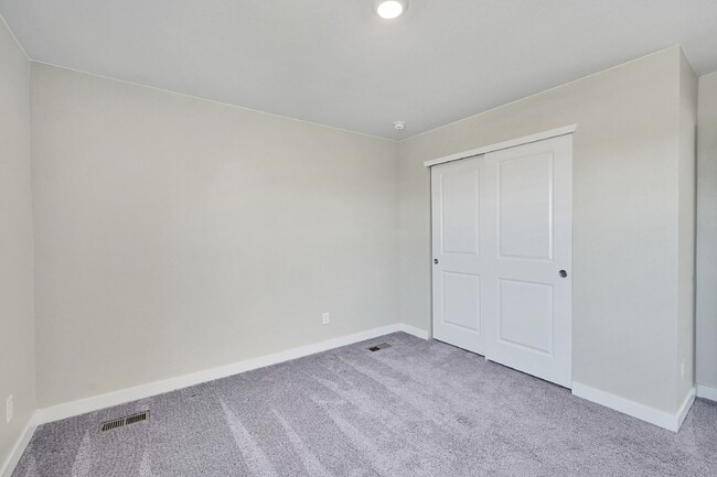 Building Photo - $3,190.95 - 5 Bed, 3 Bath Home in Thornton with Cozy Fireplace and Fenced-in Yard