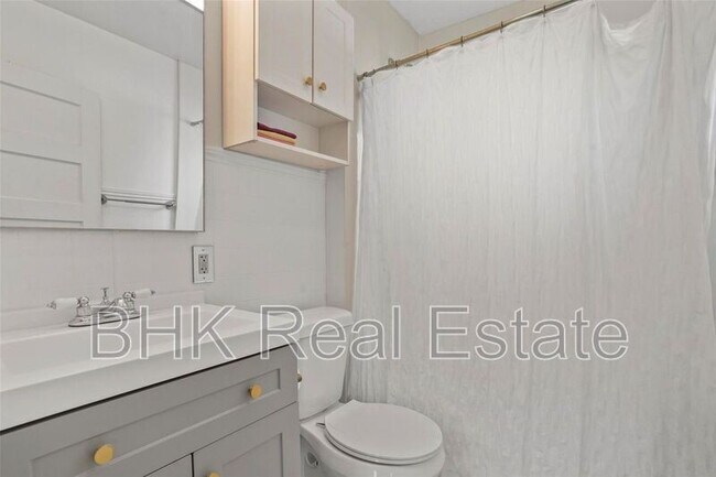 Building Photo - 1915 Clover Ln